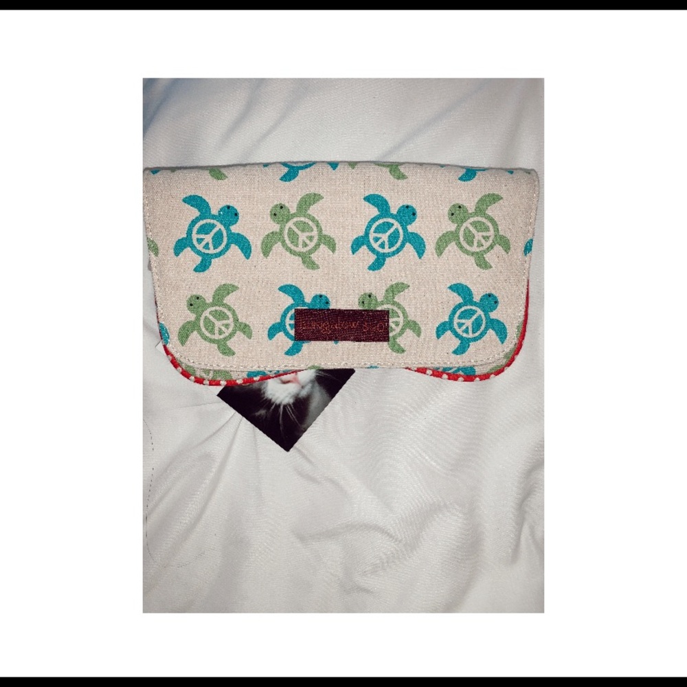 Trendy Beachy Clutch(NWT)